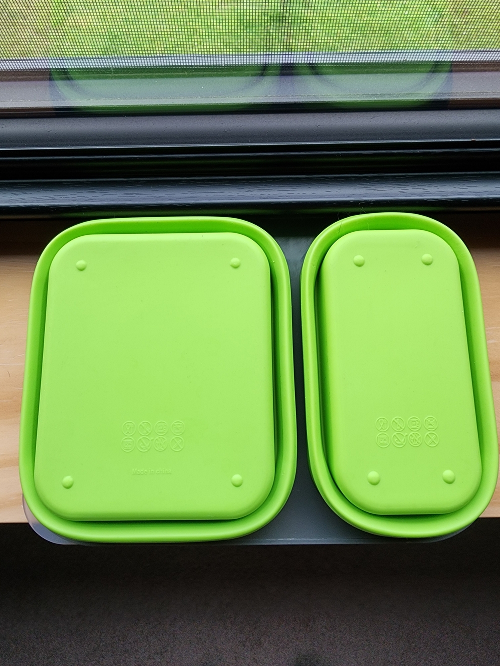 Collapsable Two-Compartment Lunch Box with Utensil Set - Picture 6 of 6